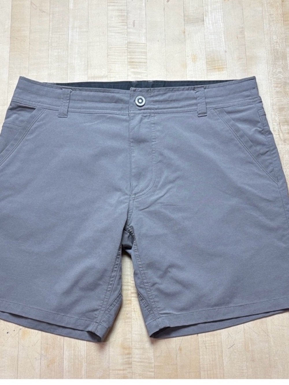 Kuhl Shorts Men's Size 34
Carbon Gray Shift Amphibia
Hiking Outdoor